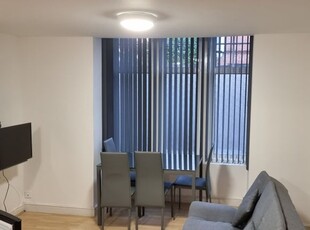 Flat to rent in Cross Road, Leicester LE2
