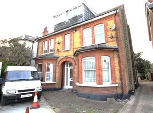 Flat to rent in Darnley Road, Gravesend, Kent DA11