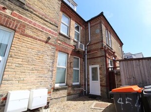 Flat to rent in Drummond Road, Boscombe, Bournemouth BH1