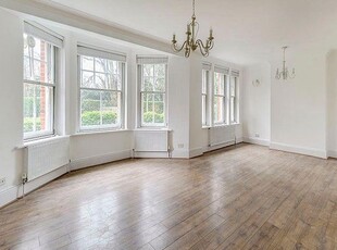 Flat to rent in East Heath Road, Hampstead NW3