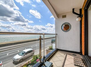 Flat to rent in Eastern Esplanade, Southend-On-Sea SS1