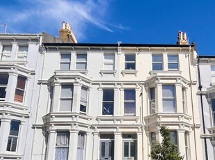 Flat to rent in Eaton Place, Brighton BN2