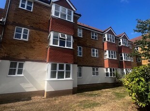 Flat to rent in Falmouth Close, Eastbourne BN23