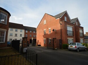 Flat to rent in Flat 4 Scotts House, 39 Cricklade Street, Old Town SN1