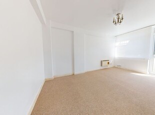 Flat to rent in Furze Hill, Hove BN3