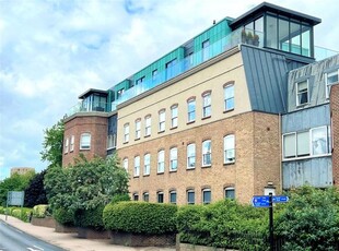 Flat to rent in Gemini House, 90 New London Road, Chelmsford, Essex CM2