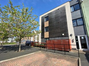 Flat to rent in Greenwood Terrace, Salford M5