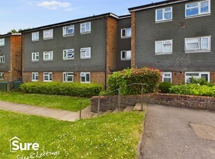 Flat to rent in Gullet Wood Road, Watford, Hertfordshire WD25