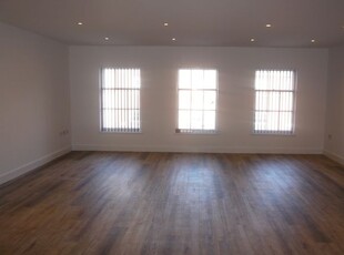 Flat to rent in High Street, Doncaster DN1