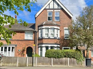 Flat to rent in Highland Avenue, Brentwood CM15