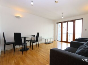 Flat to rent in Ilford Hill, Icon Building IG1
