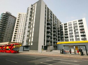 Flat to rent in Ilford Hill, Ilford IG1