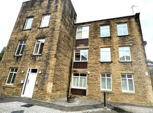 Flat to rent in Jesmond Square, Farsley, Pudsey LS28