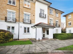 Flat to rent in Kingswood Drive, Sutton SM2