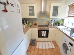 Flat to rent in Kinnaird Close, Slough SL1