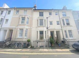 Flat to rent in Lansdowne Street, Hove BN3