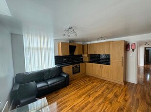 Flat to rent in Leopold Avenue, West Didsbury, Didsbury, Manchester M20