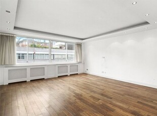 Flat to rent in London House, 7-9 Avenue Road NW8