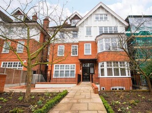 Flat to rent in Lyndhurst Road, London NW3