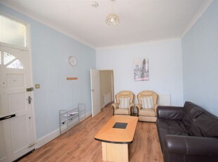 Flat to rent in Mayfair Avenue, Cranbrook, Ilford IG1