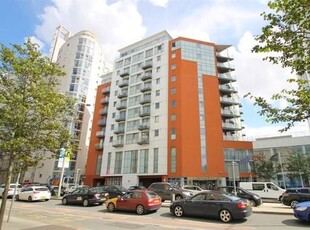 Flat to rent in Meridian Plaza, Bute Terrace, Cardiff CF10