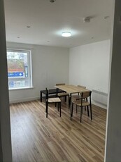 Flat to rent in Merthyr Road, Whitchurch CF14