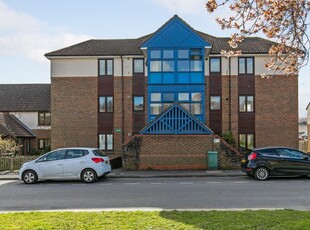 Flat to rent in Milland Road, Winchester, Hampshire SO23