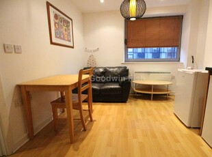 Flat to rent in Montana House, Princess Street, Manchester M1