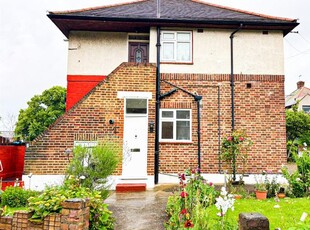 Flat to rent in Oak Wood Close, Woodford Green IG8