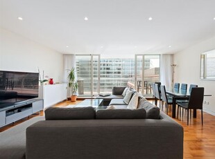 Flat to rent in Palace Street, Victoria SW1E