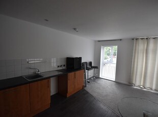 Flat to rent in Park Road South, Middlesbrough TS5