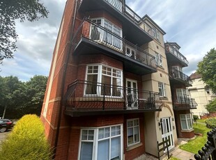 Flat to rent in Pennant Court, Penn Road, Wolverhampton WV3