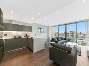 Flat to rent in Perilla House, Goodman's Fields, Aldgate E1
