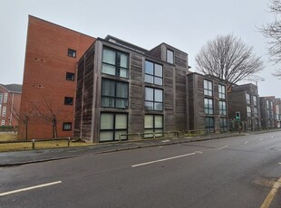 Flat to rent in Poplar Court, Moss Lane East, Manchester. M16