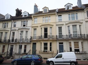 Flat to rent in Powis Road, Brighton BN1