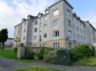 Flat to rent in Queens Crescent, Livingston, West Lothian EH54