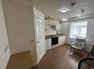 Flat to rent in Skipton Road, Utley, Keighley BD20