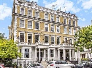Flat to rent in Southwell Gardens, London SW7