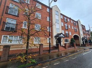 Flat to rent in Stretford Road, Hulme, Manchester M15