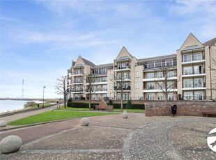 Flat to rent in The Boulevard, Greenhithe, Kent DA9