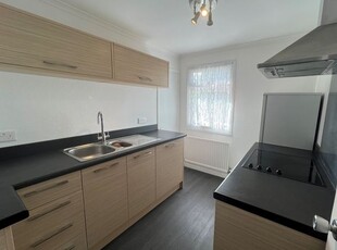 Flat to rent in The Maples, Harlow CM19