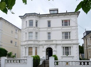 Flat to rent in Upper Grosvenor Road, Tunbridge Wells TN1