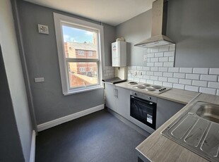 Flat to rent in Vaughan Avenue, Doncaster DN1