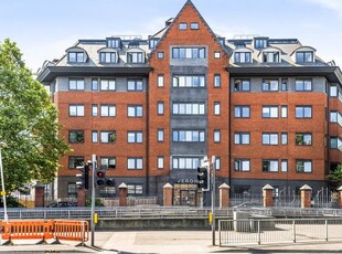 Flat to rent in Verona Apartments, Slough SL1