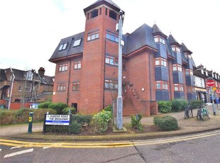 Flat to rent in Victoria Court, 89A Queens Road, Watford, Hertfordshire WD17