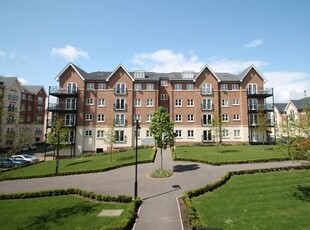 Flat to rent in Viridian Square, Aylesbury HP21