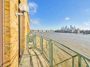 Flat to rent in Wapping Wall, Wapping, London E1W