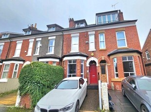Flat to rent in Warwick Avenue, Manchester M20