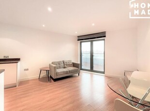 Flat to rent in Waterside Apartments, Leeds LS12