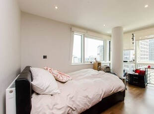 Flat to rent in Whitechapel High Street, Aldgate, London E1